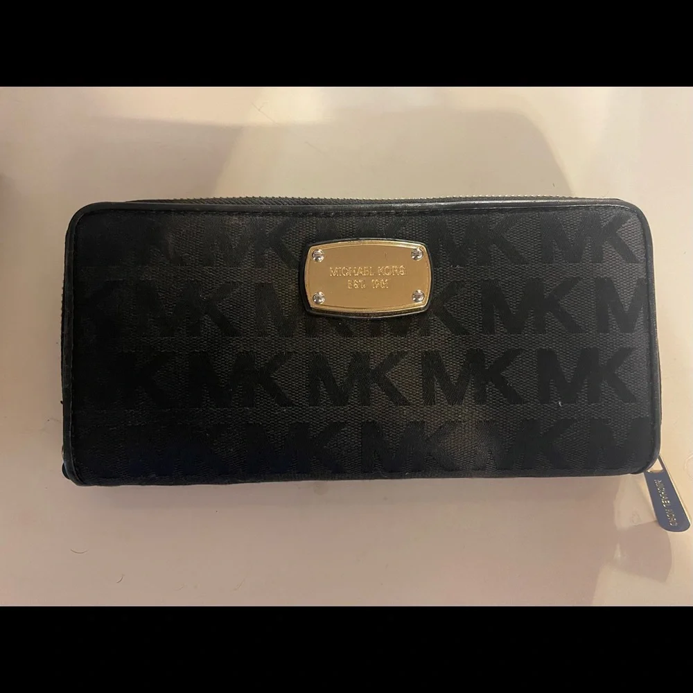 Michael Kors Wallet - Picture 2 of 3
